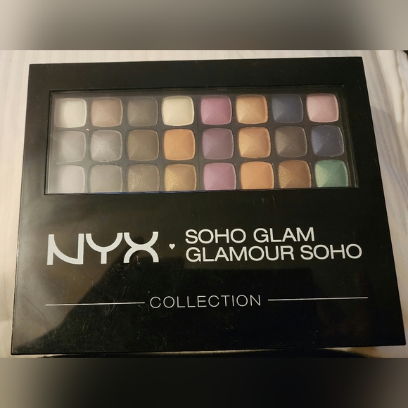 Eye makeup - Picture 2 of 5